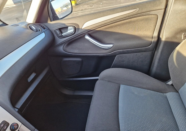 Ford S-Max cena 24000 przebieg: 229700, rok produkcji 2010 z Gdańsk małe 56